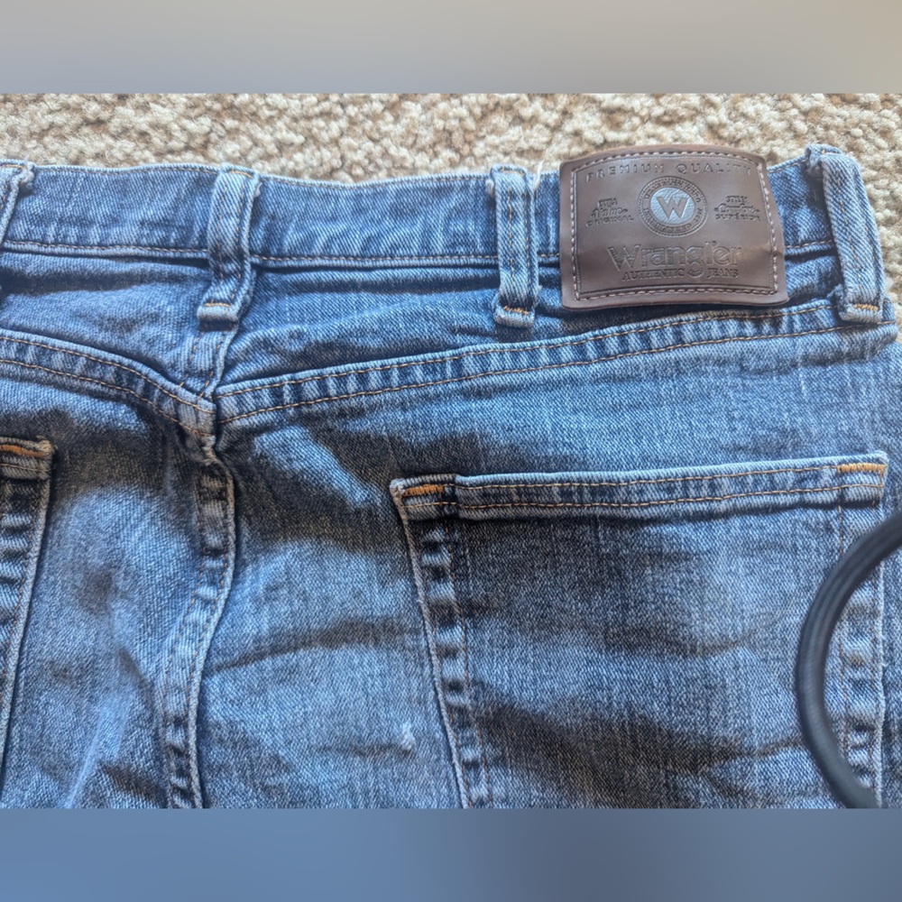 Wrangler Men’s Relaxed Fit jeans. - Picture 4 of 5